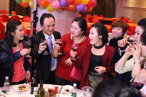情暖花开，，，，祝福你我—怡和2015年员工颁奖仪式暨2016迎新年会_怡和医药|江西怡和医药有限公司