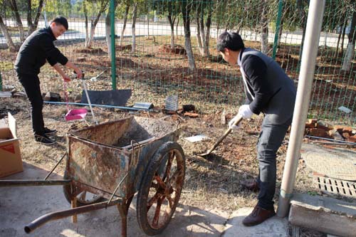 新春上班首日 全员清洁大扫除_怡和医药|江西怡和医药有限公司