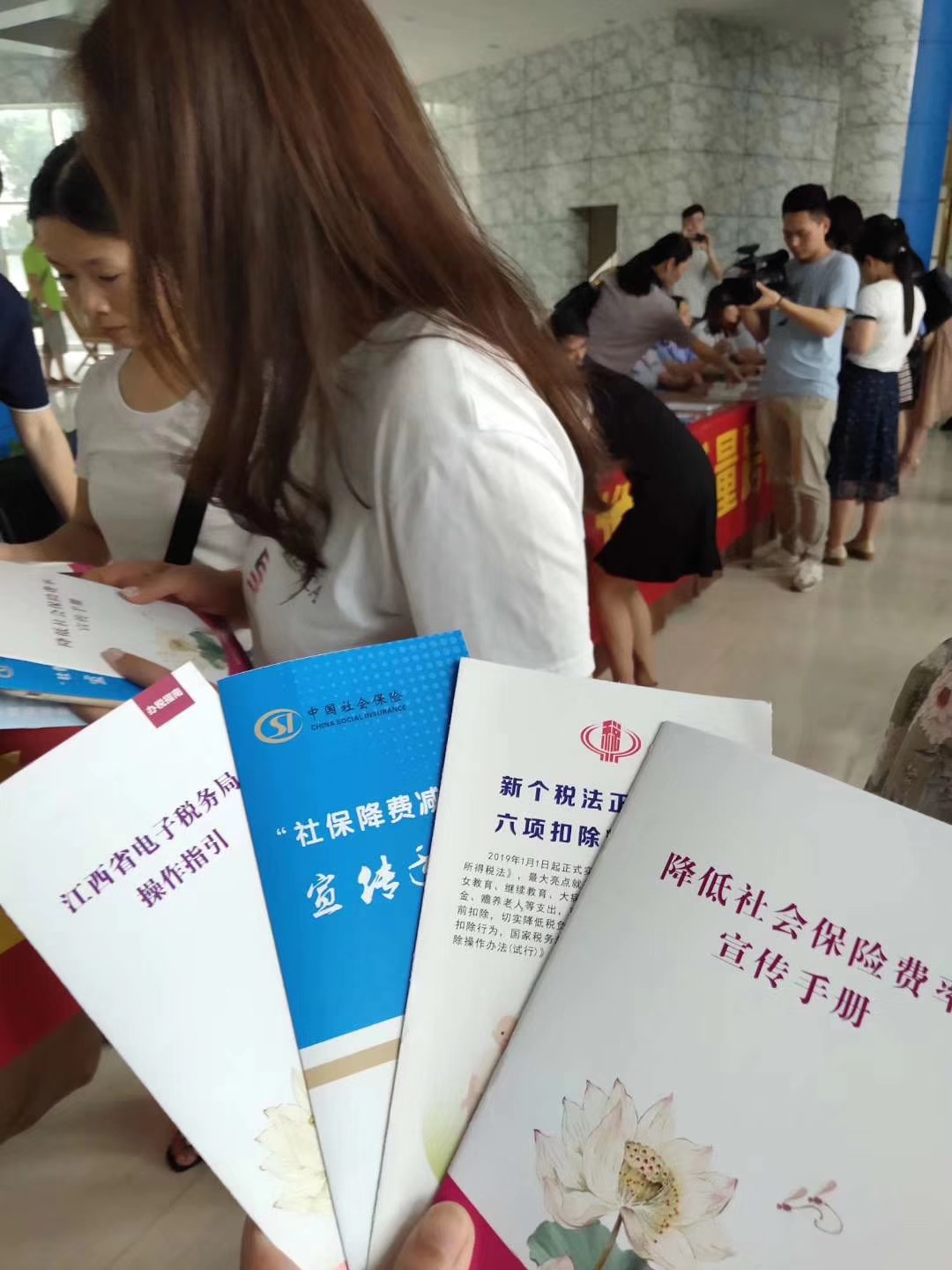 走下层 入人心，， 社保降费政策已周全落实！_怡和医药|江西怡和医药有限公司